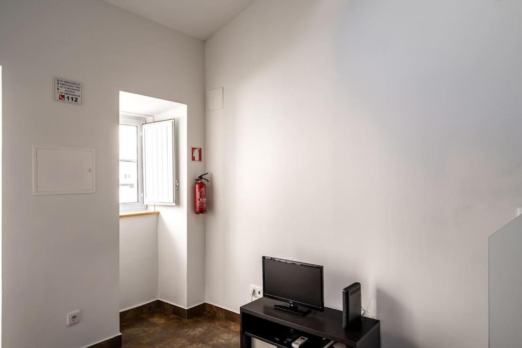 Charming Studio With Ac And Loft On Ground Floor Lisbon Exterior photo